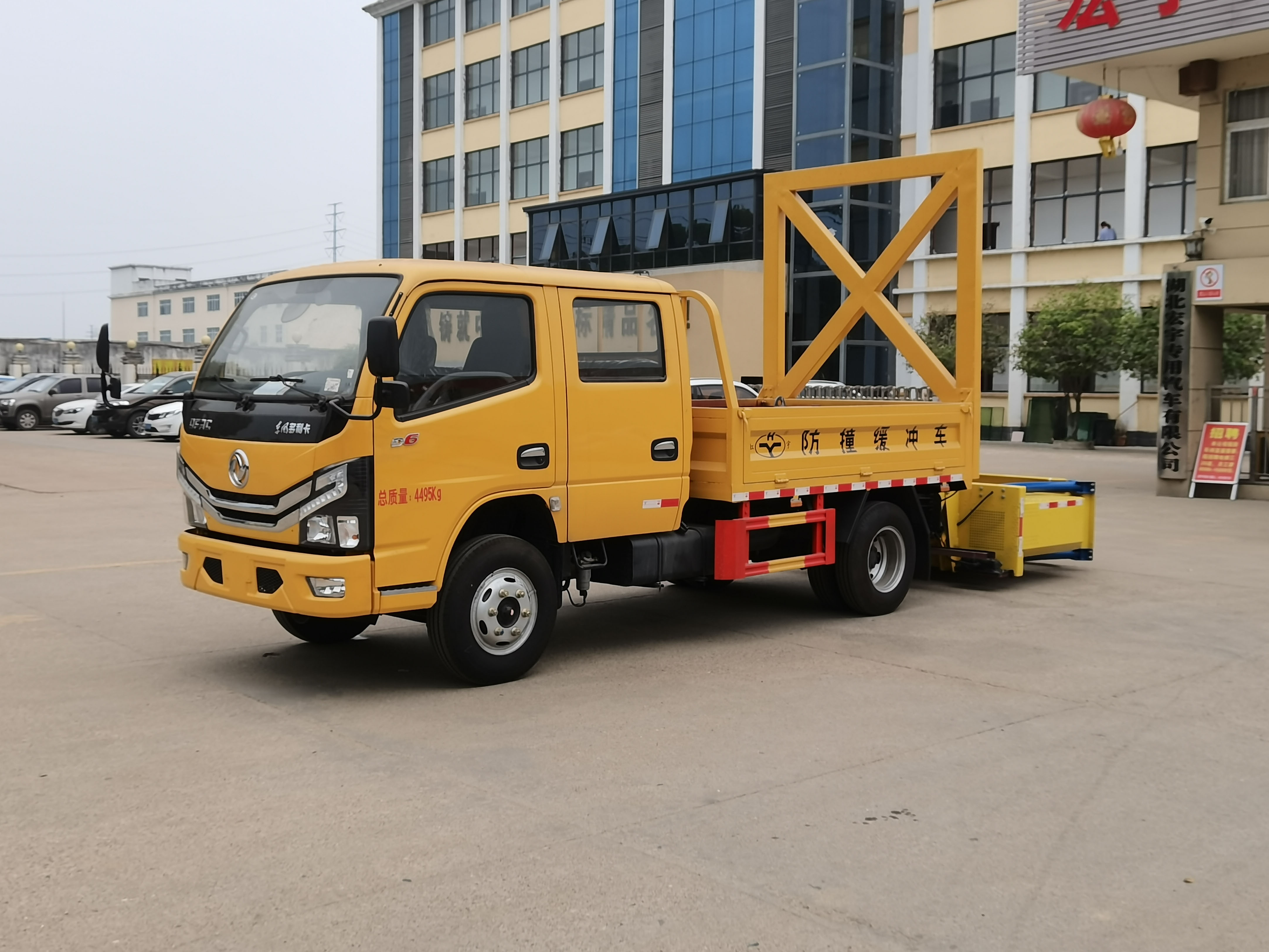 東風(fēng)D6防撞緩沖車