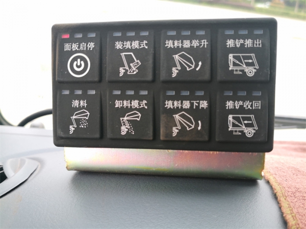 上汽躍進6方純電動壓縮垃圾車