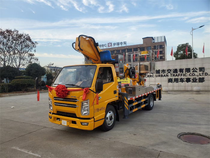 江鈴24米直臂高空作業(yè)車發(fā)往龍巖武平，祝賴總用車愉快